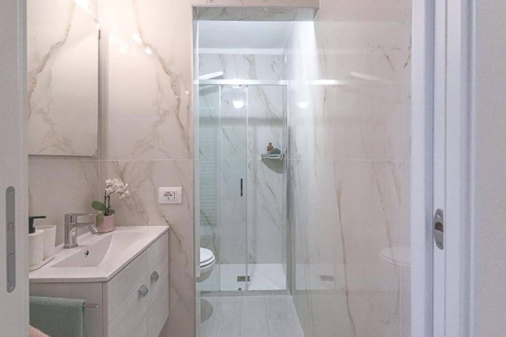 New Private Apt In Como A-C Self Check-In Bagian luar foto